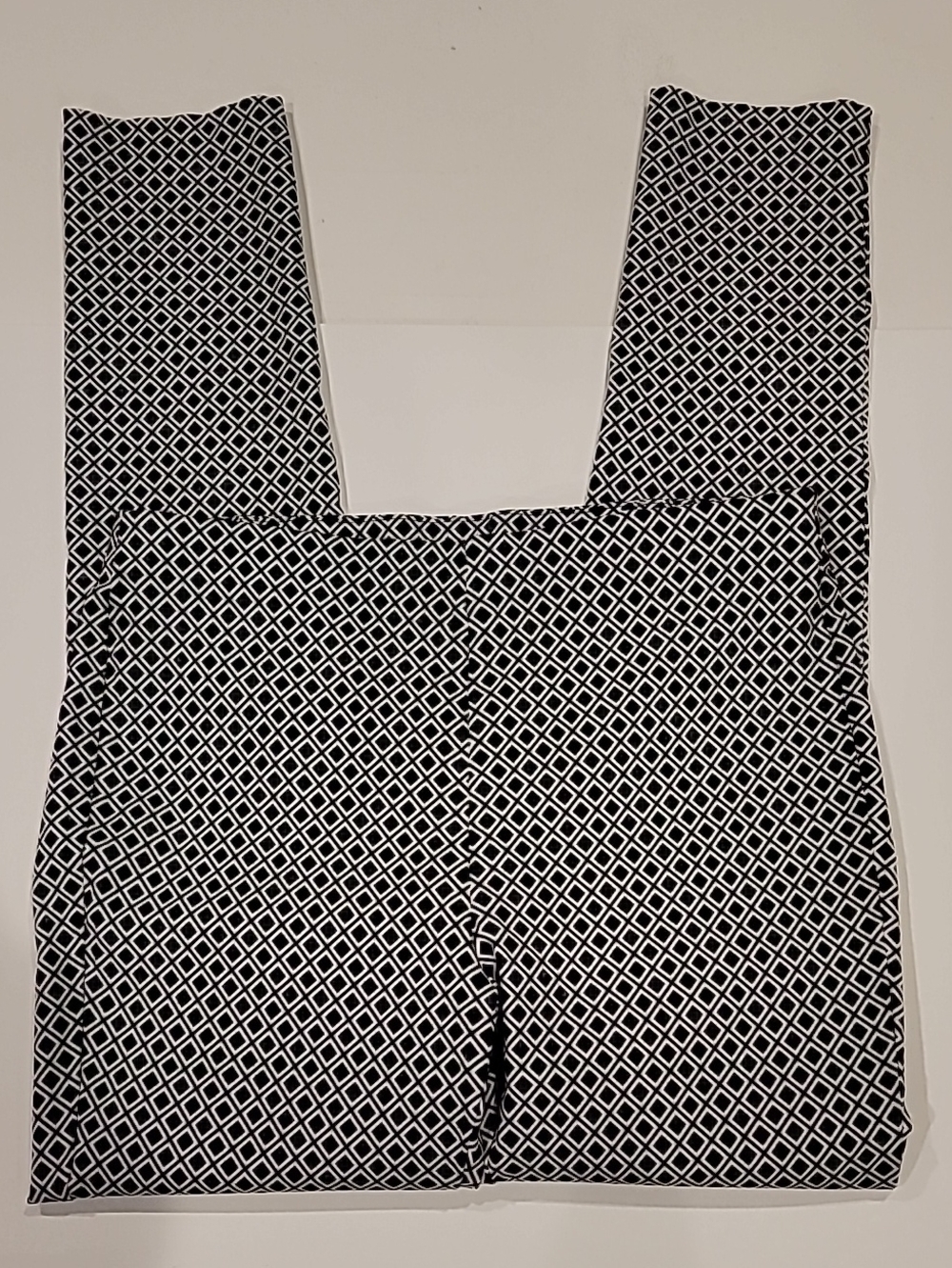 MICHAEL Michael Kors Black & White Geo-Print Woven Leggings - Picture 3 of 9